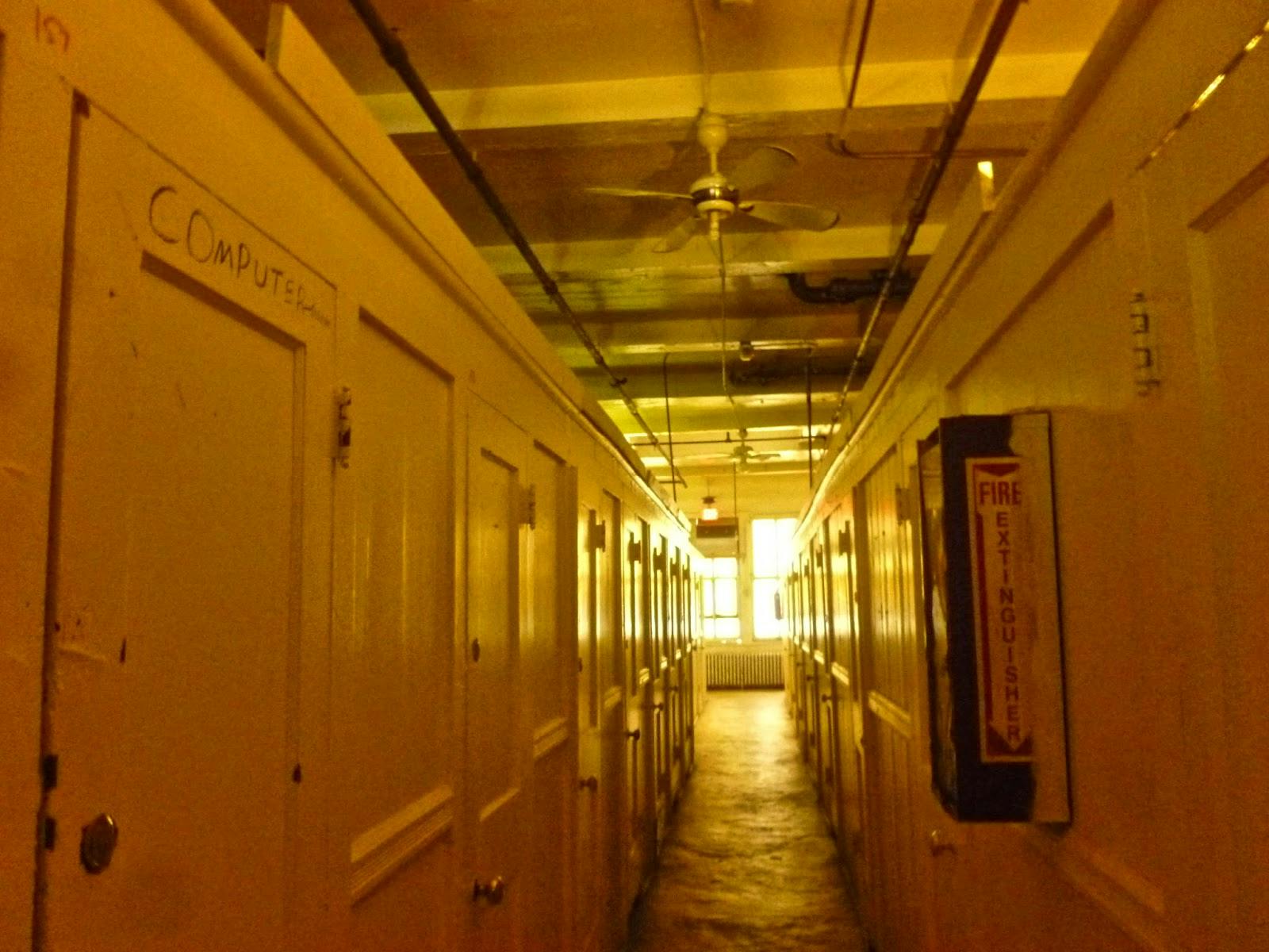 Narrow corridor with ceilingless rooms (vanishingnewyork.blogspot.com)